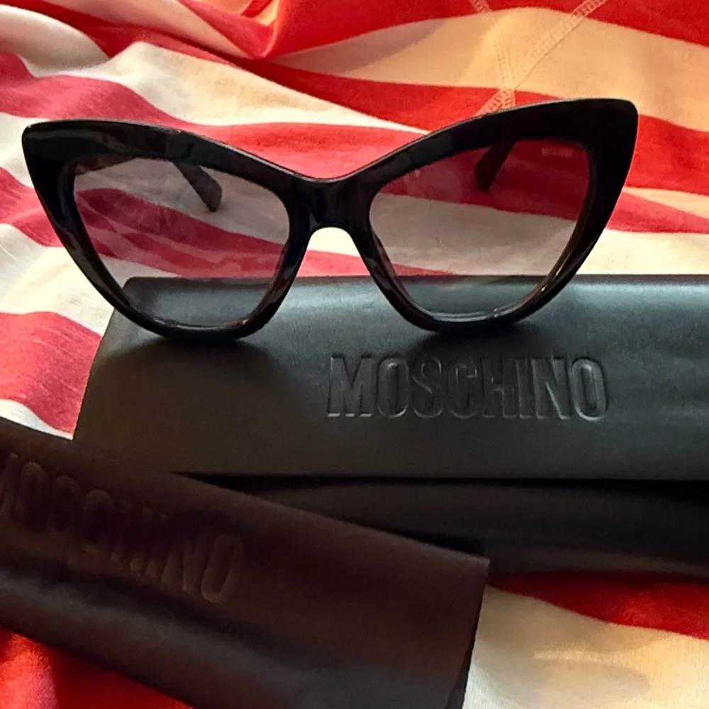 Moschino Teddy Bear Collection MOS122S Black Cat-Eye Sunglasses NIC